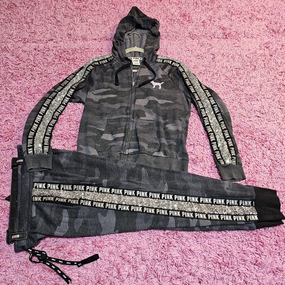 PINK Victoria's Secret Gray Camo Joggers Medium